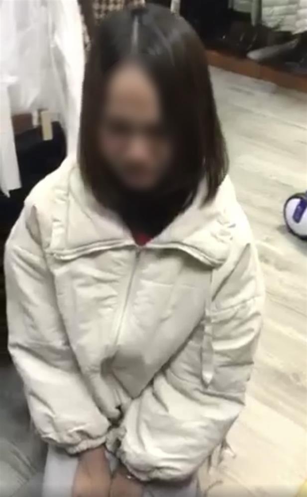 Bắt sống nhân viên cặp ông chủ, vẫn thề: Chỉ cởi quần áo ôm nhau-3