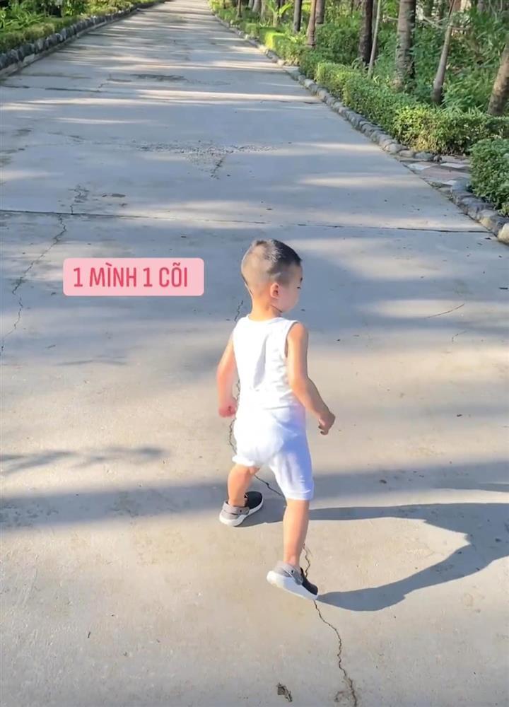 Con trai Lan Khuê dạo chơi cơ ngơi khủng miền biển của bố-4