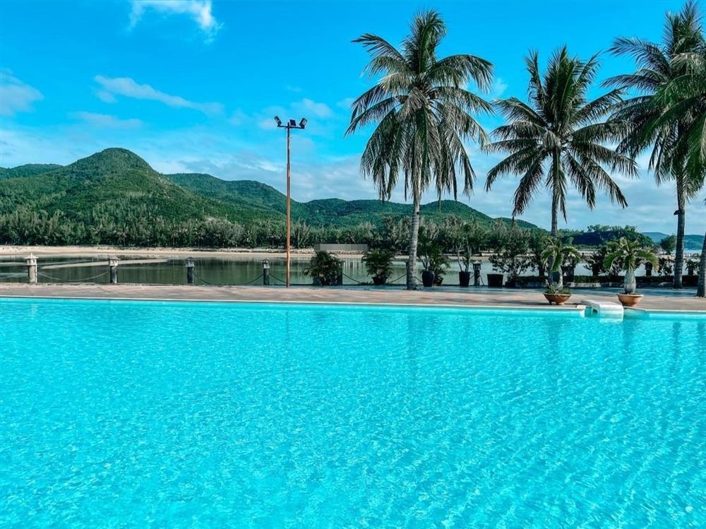 Con trai Lan Khuê dạo chơi cơ ngơi khủng miền biển của bố-7