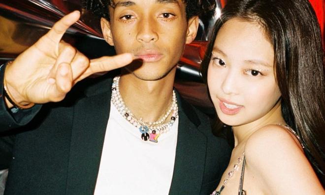 Rapper Việt gây phẫn nộ với hành động bất lịch sự về Jennie-1