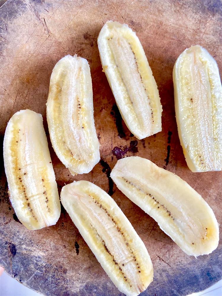 Tuyệt chiêu làm bánh chuối chiên phồng giòn rụm bằng cơm nguội-4