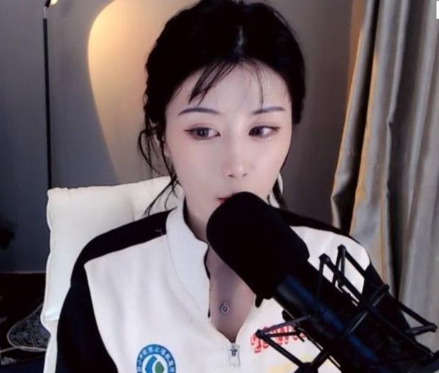 Nữ streamer bị fans chỉ trích vì lạm dụng makeup quá đà-5