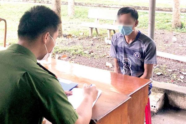 Bắt khẩn cấp gã cha dượng nhiều lần xâm hại bé gái ngay ở nhà bà ngoại-1