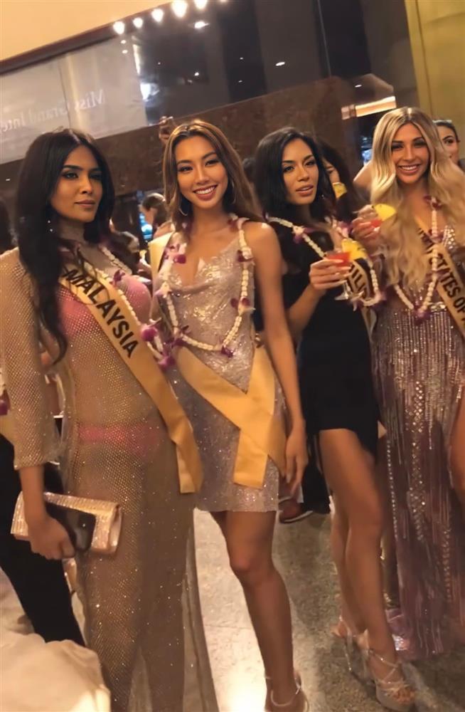 Thùy Tiên hở như Can Lộ Lộ, vậy mà có người bạo hơn cô-9