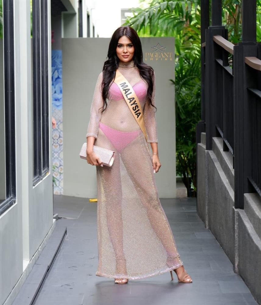 Thùy Tiên hở như Can Lộ Lộ, vậy mà có người bạo hơn cô-8