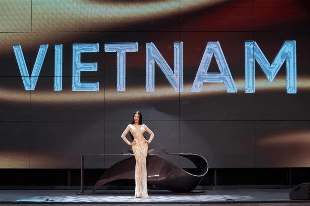 Kim Duyên sao chép từ đầm dạ hội đến kiểu tóc giống Miss Venezuela?-2