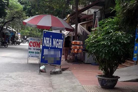 Cùng người phụ nữ vào nhà nghỉ, người đàn ông 61 tuổi tử vong