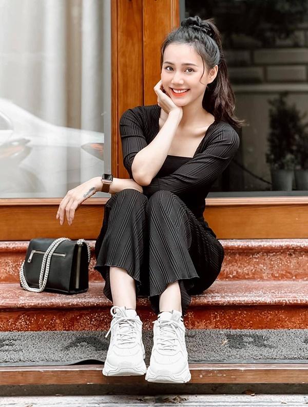 Những mỹ nhân lạ hoắc được chú ý ở Phố Trong Làng-10