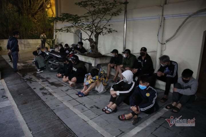 Clip: CSGT vây bắt hơn 40 quái xế đua xe, náo loạn đường phố Hà Nội-2