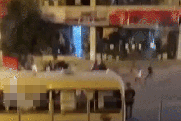 Clip: CSGT vây bắt hơn 40 'quái xế' đua xe, náo loạn đường phố Hà Nội