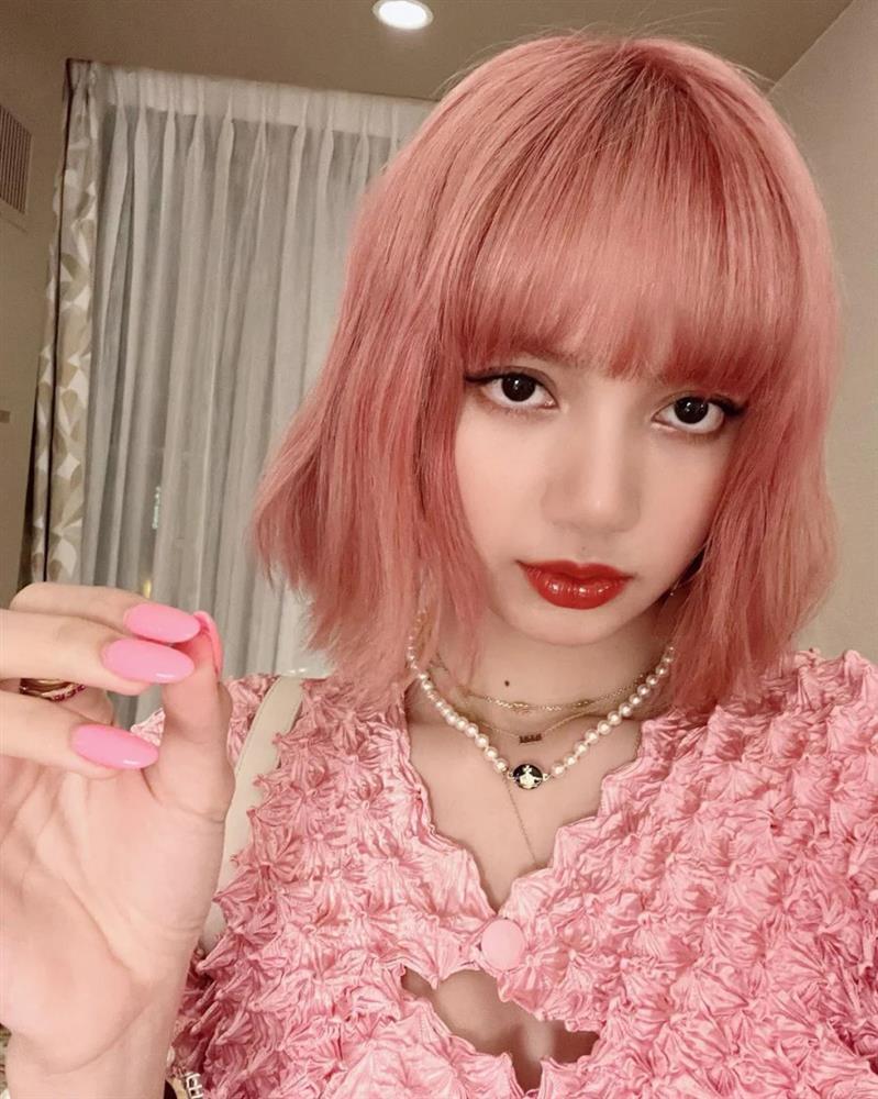 Visual tiên tử như Lisa vẫn bại trận trước Sana (TWICE) khi đụng hàng-1