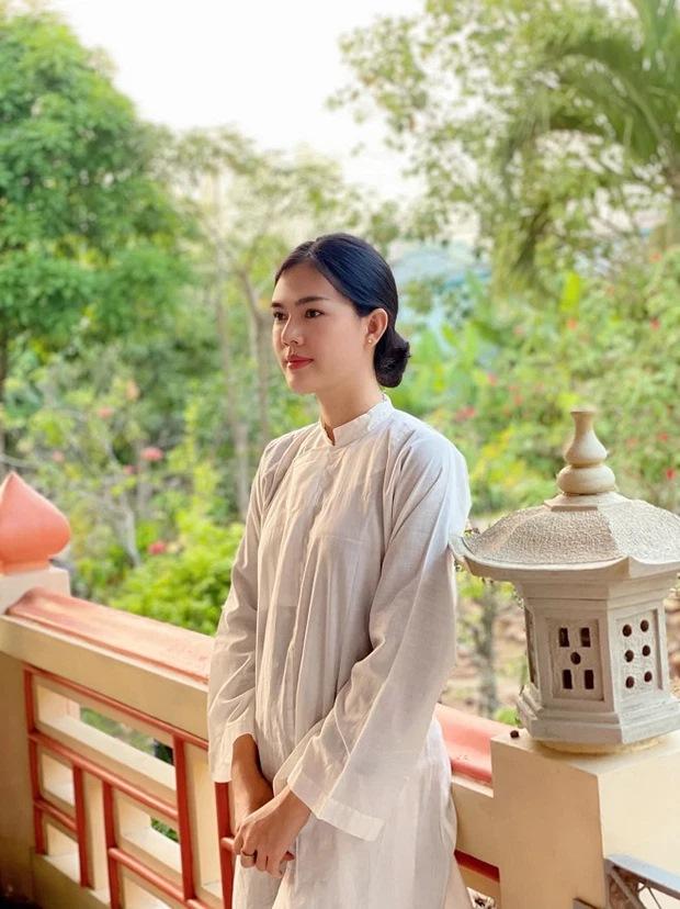 Ngọc Trinh gây sốc quay xe bán nude sau thời gian cạo đầu đi tu-4