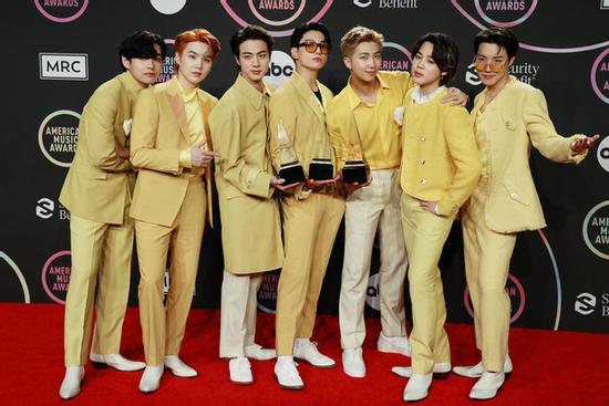 Jungkook (BTS) 'quê độ' đến mức phải chạy trốn khỏi AMAs 2021