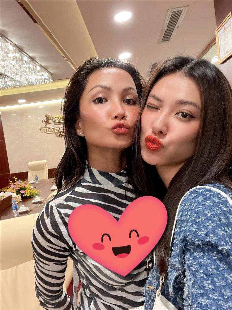 HHen Niê bạo tay chi trăm triệu cổ vũ Kim Duyên thi Miss Universe-2