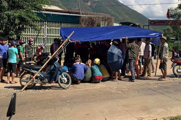 Văng khỏi xe đưa đón, 4 học sinh ở Sơn La thương vong-1