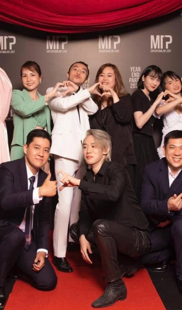 Hải Tú và Sơn Tùng có cả loạt đồ đôi đâu chỉ nhẫn ngón áp út-2