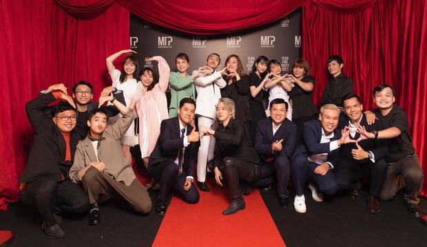 Sơn Tùng và Hải Tú cùng đeo nhẫn đôi ở ngón áp út?-1