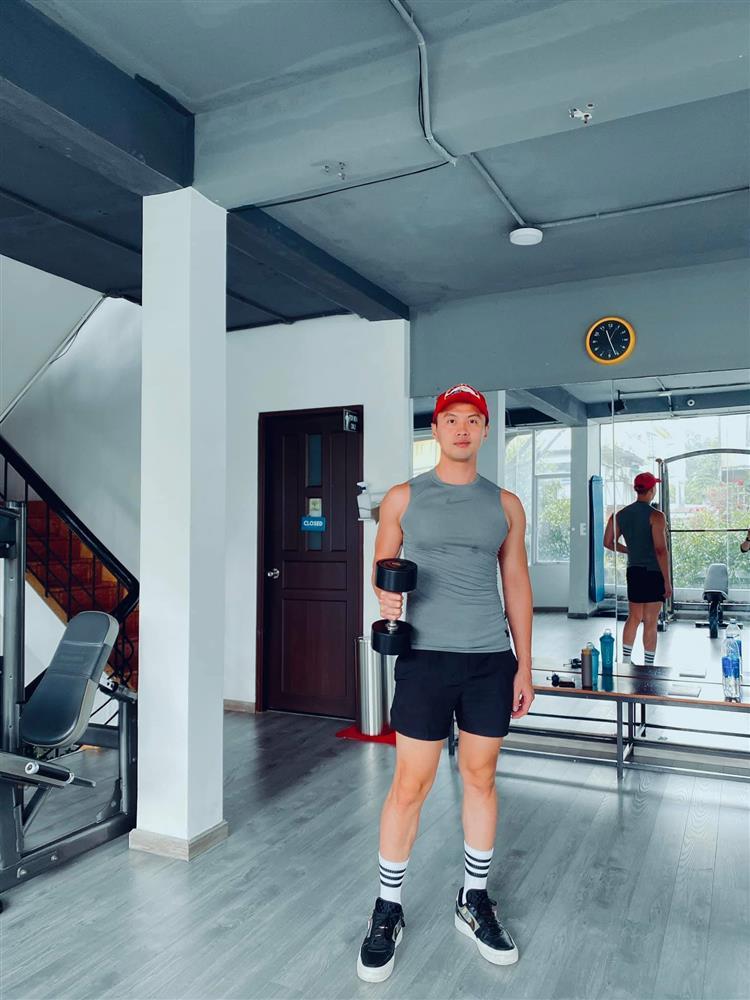 U40 rồi body Shark Khoa vẫn khiến chị em xịt máu mũi-4