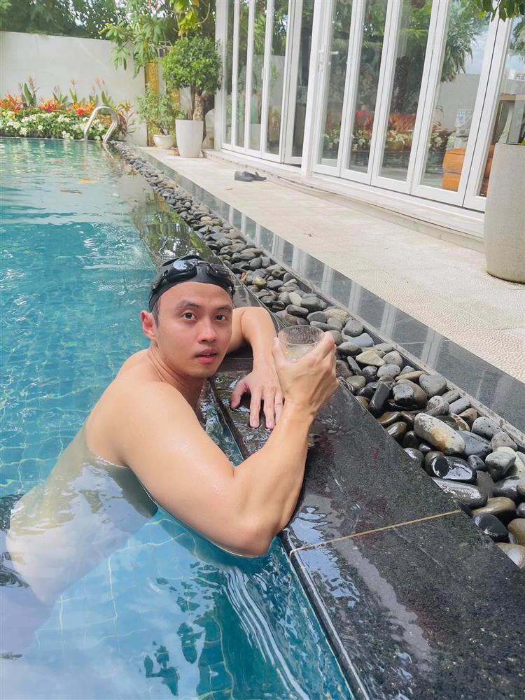 U40 rồi body Shark Khoa vẫn khiến chị em xịt máu mũi-2