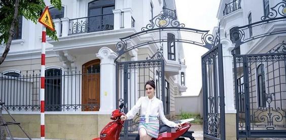 Hương Giang ưu ái dành 2 tầng chứa đồ hiệu trong biệt thự mới-6