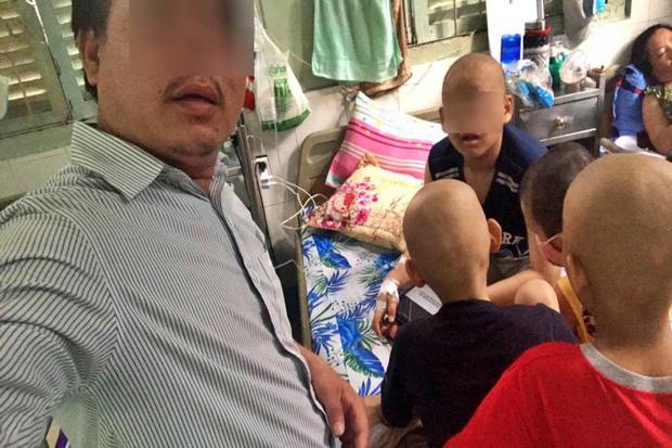 Ông bố chở bình oxy cứu con: Tặng máy tạo oxy cho người khó khăn-2