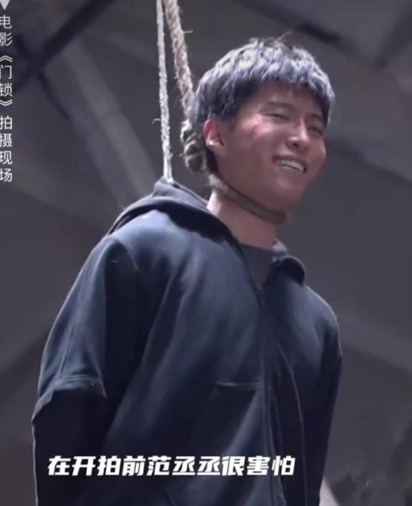 Cảnh hành động nguy hiểm của Phạm Thừa Thừa trong phim kinh dị-1