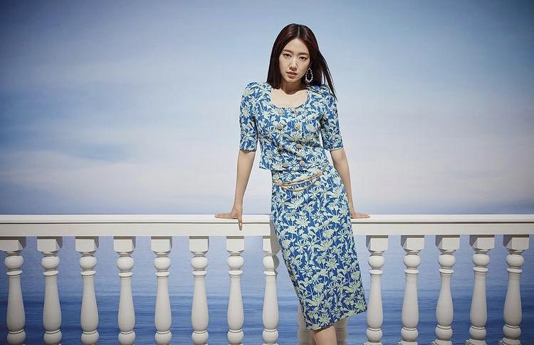 Mang thai, Park Shin Hye vẫn diện đồ tôn dáng như chẳng bầu bí-8