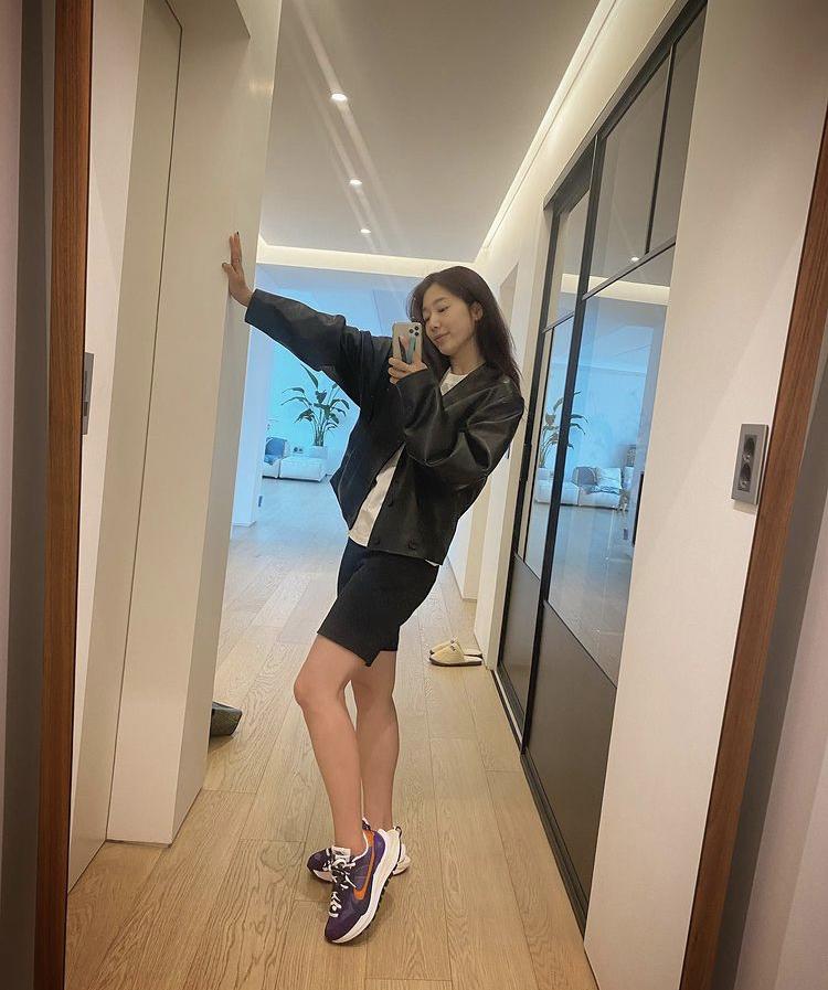 Mang thai, Park Shin Hye vẫn diện đồ tôn dáng như chẳng bầu bí-10