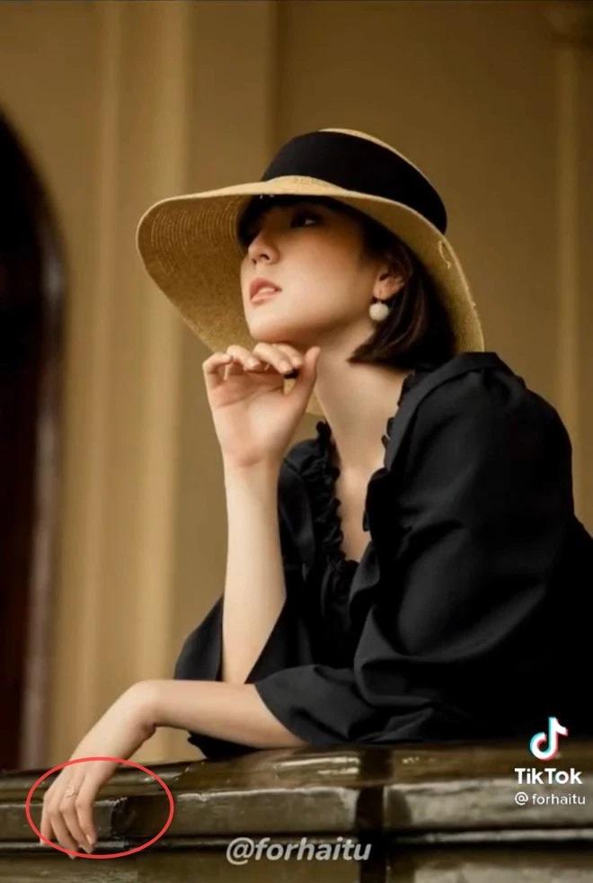 Nhẫn đôi của Hải Tú - Sơn Tùng biến thành nhẫn đồng phục công ty-2