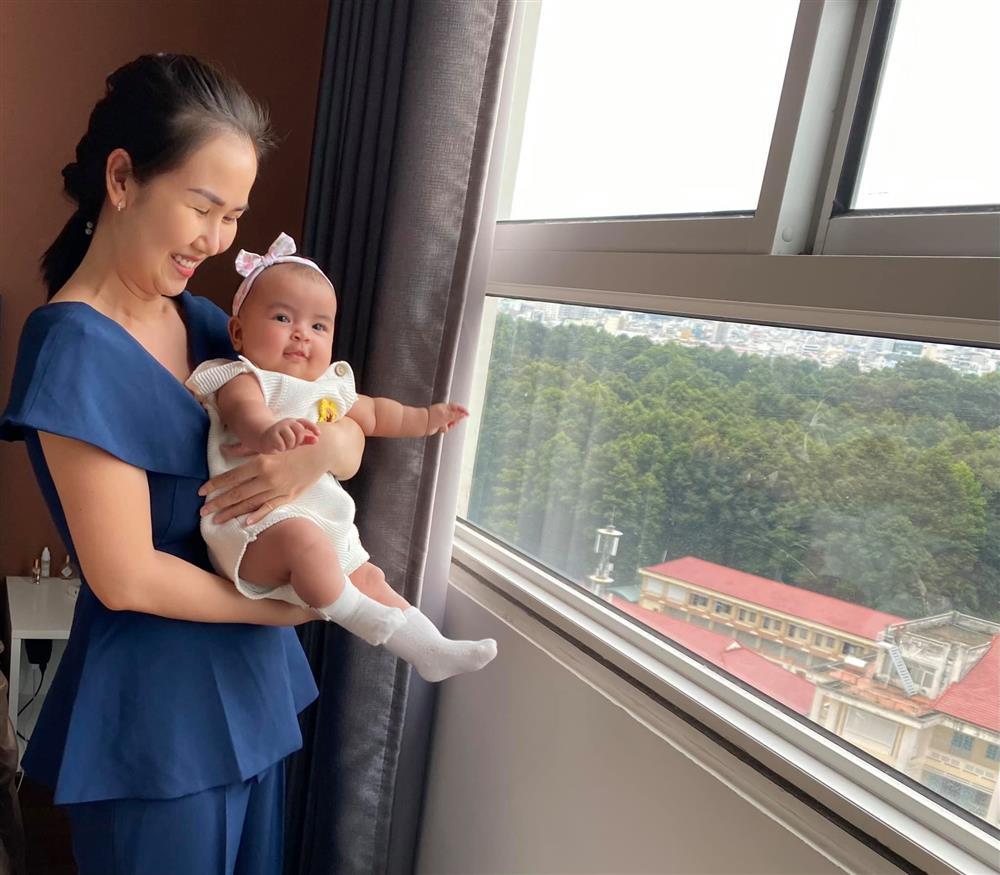 Võ Hạ Trâm đầu tư loạt đồ bánh bèo cho ái nữ mà vẫn bị nhầm là bé trai-7