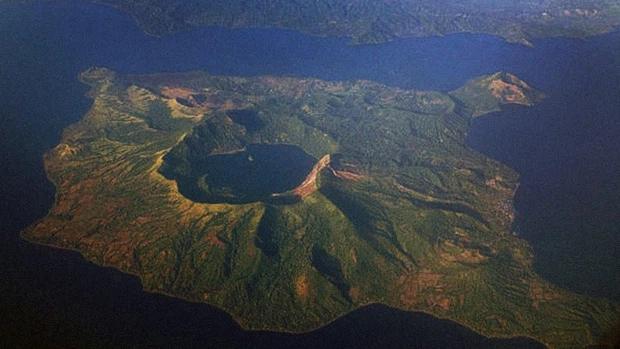 Ngồi trên máy bay, cô gái phát hiện một hành tinh khác ngoài đời thật-2