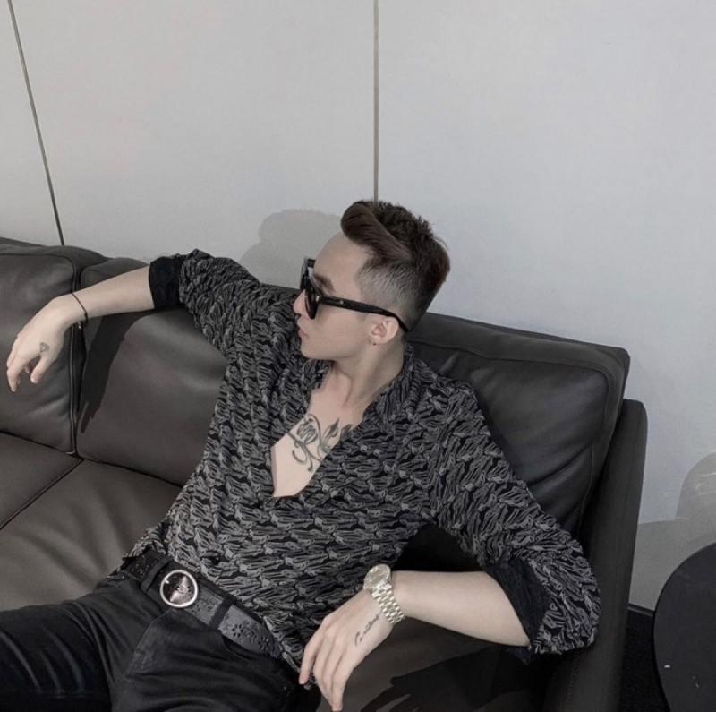 Sơn Tùng nghiện mặc sơ mi họa tiết vẫn nam tính ngời ngời-9