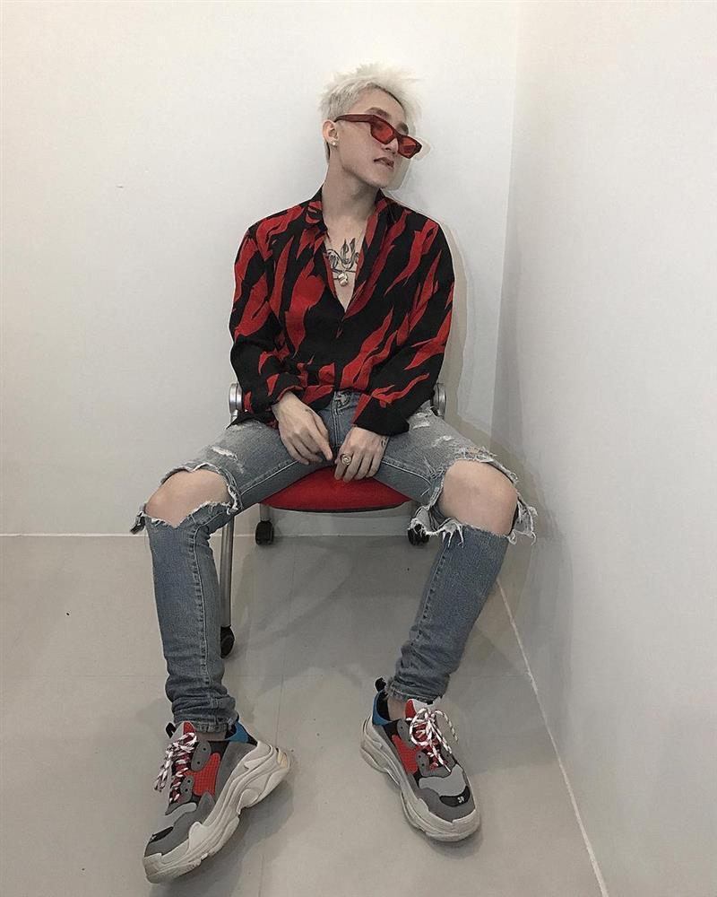 Sơn Tùng nghiện mặc sơ mi họa tiết vẫn nam tính ngời ngời-5