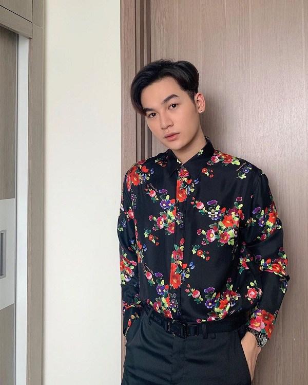 Sơn Tùng nghiện mặc sơ mi họa tiết vẫn nam tính ngời ngời-13