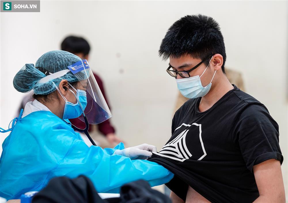 Hà Nội ngày đầu tiêm vắc xin Covid-19 cho học sinh-4