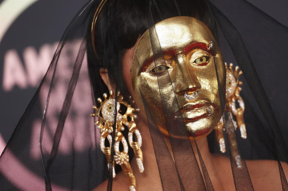 Cardi B thay 8 bộ đồ tại AMA 2021-1