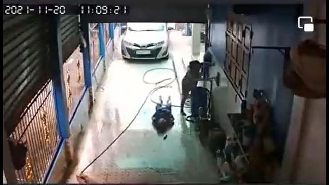 Thót tim nhìn 2 vợ chồng cùng bị điện giật khi dùng máy bơm-2