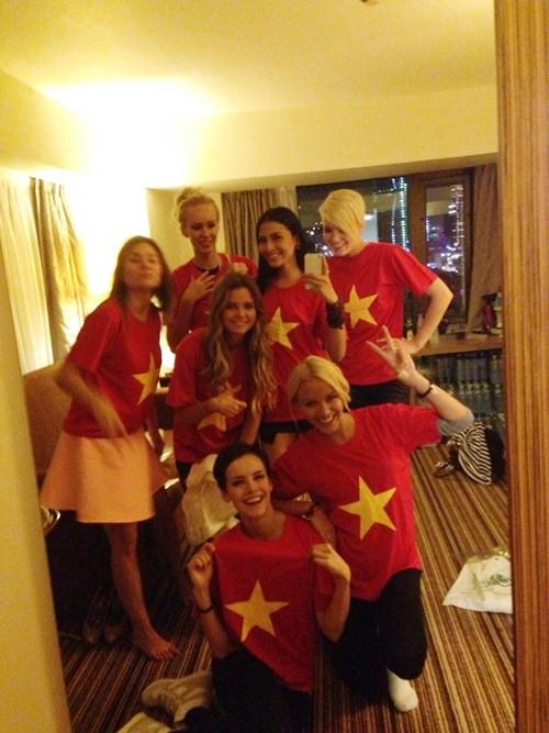 Đỗ Hà, HHen Niê và loạt mỹ nhân quảng bá cờ đỏ sao vàng-13