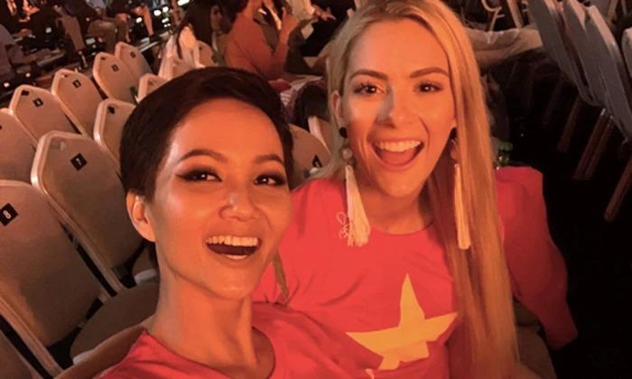 Đỗ Hà, HHen Niê và loạt mỹ nhân quảng bá cờ đỏ sao vàng-9