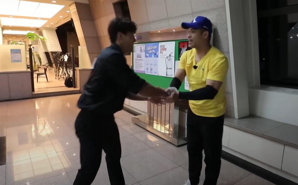 Bị chê kém lịch thiệp với Kim Jong Kook, Trương Thế Vinh nói gì?-8