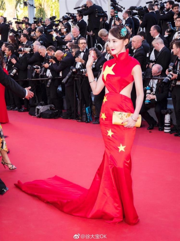 Loạt Hoa hậu, ngôi sao bị chỉ trích vì váy dìm quốc kỳ phản cảm-6