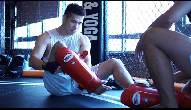 Vừa xé bảng tên Kim Jong Kook, Trương Thế Vinh khoe body siêu cấp-7