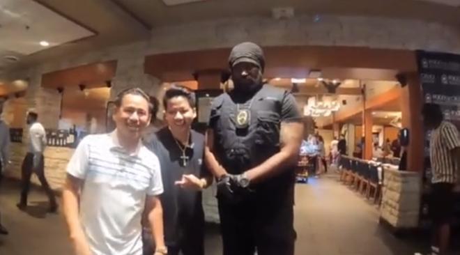 Johnny Đặng lái Rolls-Royce, đem vệ sĩ hộ tống Khoa Pug đi ăn-2