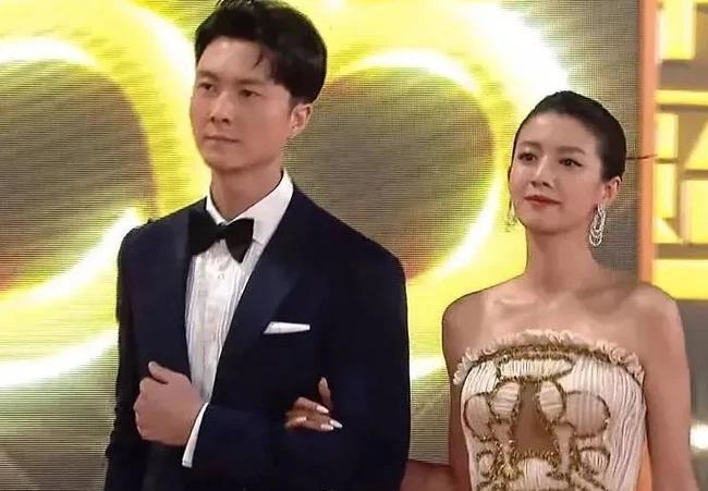 Thị hậu tiểu tam công khai khoác tay chồng người khác đi thảm đỏ?-2