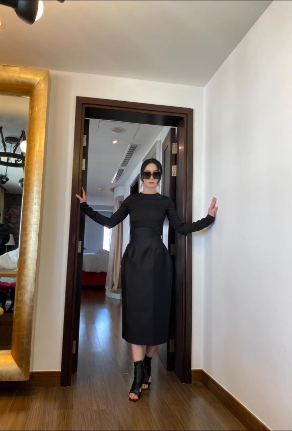 Quách Thu Phương U50 gây sốt với đôi chân nuột như thiếu nữ-7