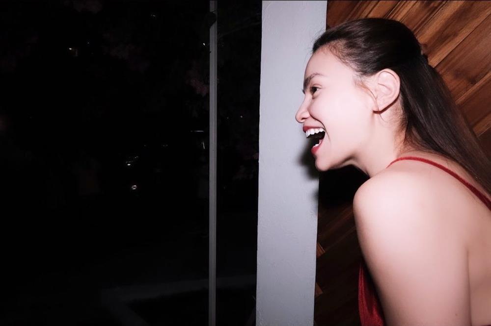 Hồ Ngọc Hà đón sinh nhật úp trước cổng biệt thự triệu đô-1