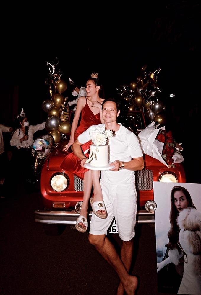 Hồ Ngọc Hà đón sinh nhật úp trước cổng biệt thự triệu đô-8