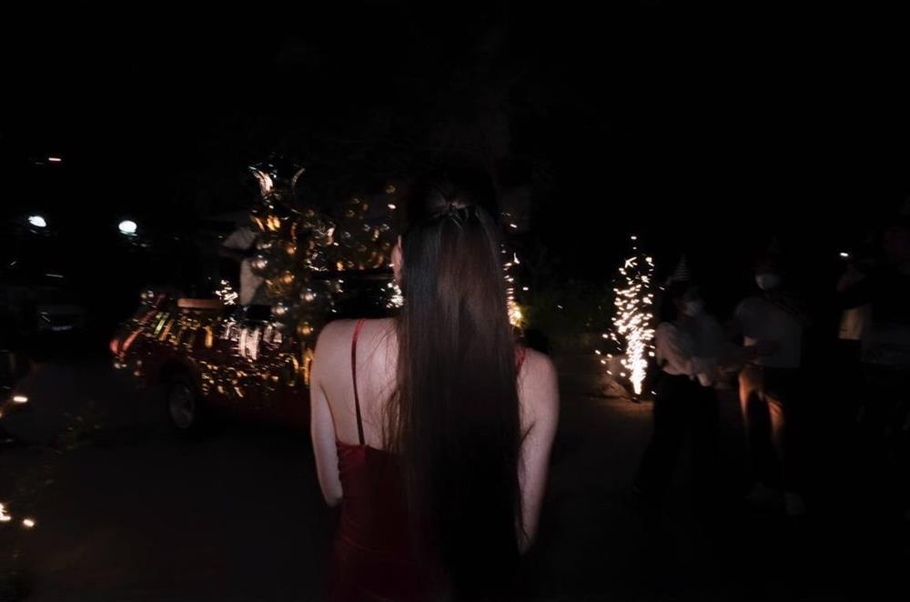 Hồ Ngọc Hà đón sinh nhật úp trước cổng biệt thự triệu đô-2