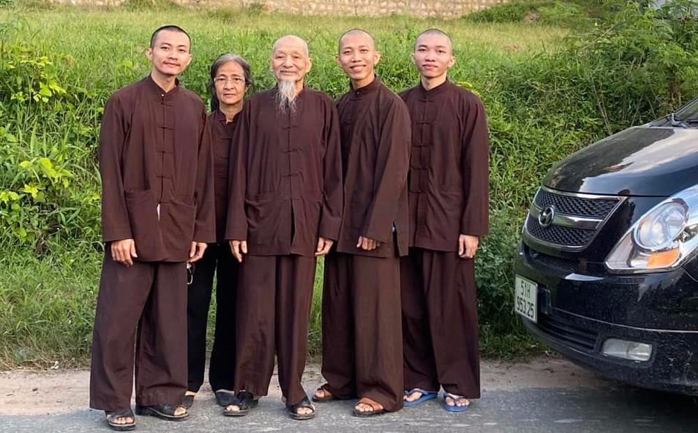 Xôn xao ảnh người Tịnh thất Bồng Lai cưỡi xế xịn đi An Giang mua đất-1