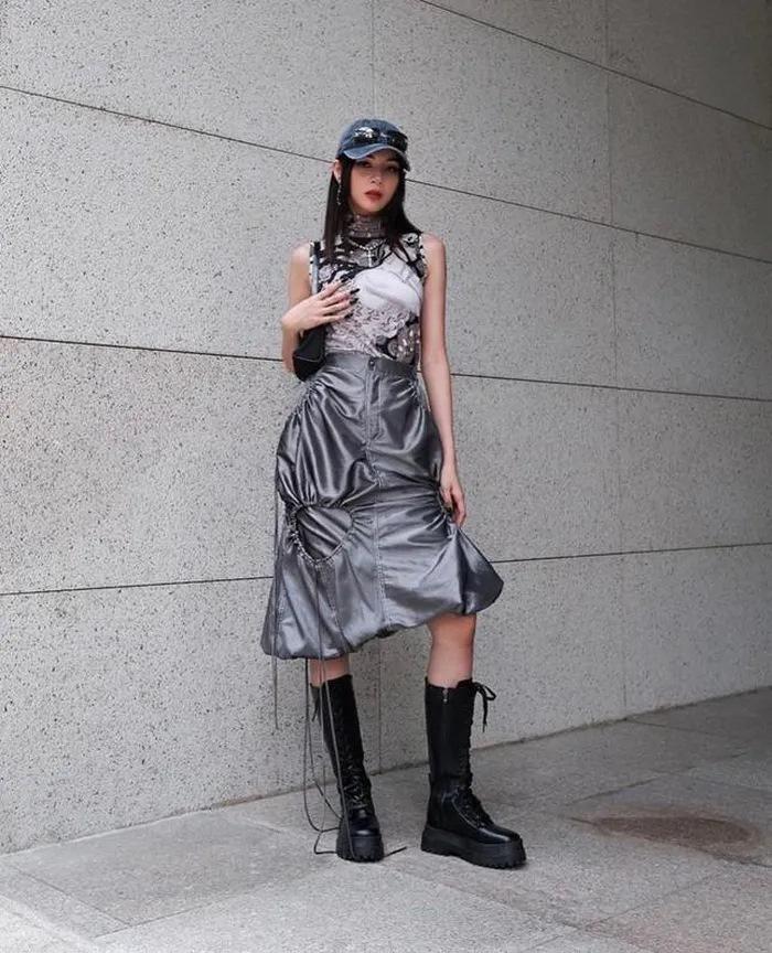 Thời trang sao Việt: Thúy Vi khoe vòng 1 ngộp thở - Chi Pu hóa cao bồi-7